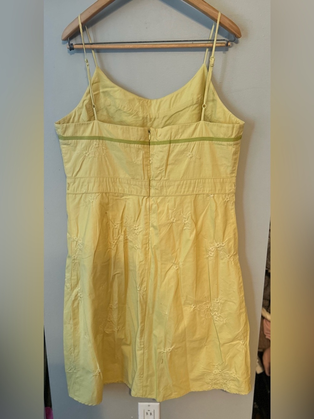 ✌️4/$20✌️ Embroidered sundress - Picture 9 of 14